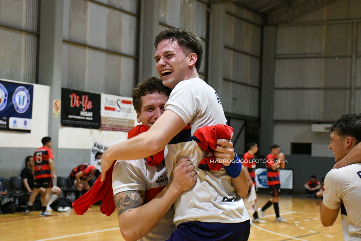 Trece años después, Regatas en la final - Futsal de Primera